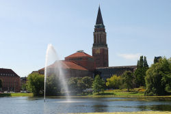 Kleiner Kiel mit Rathausturm