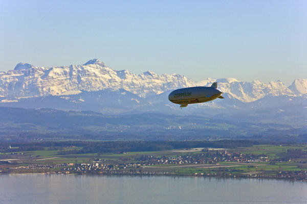 Zeppelin über dem Bodensee